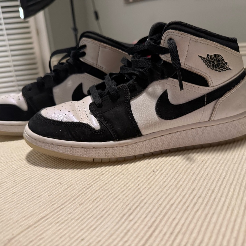 Jordan Kids Sneakers Black and White - Picture 2 of 12